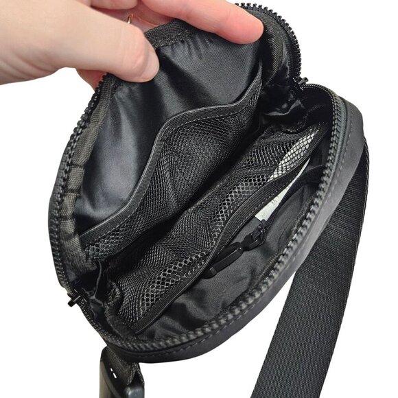 Lole Black Belt Bag With Adjustable Strap Mesh Interior Pockets Basic Minimalist - Picture 5 of 8